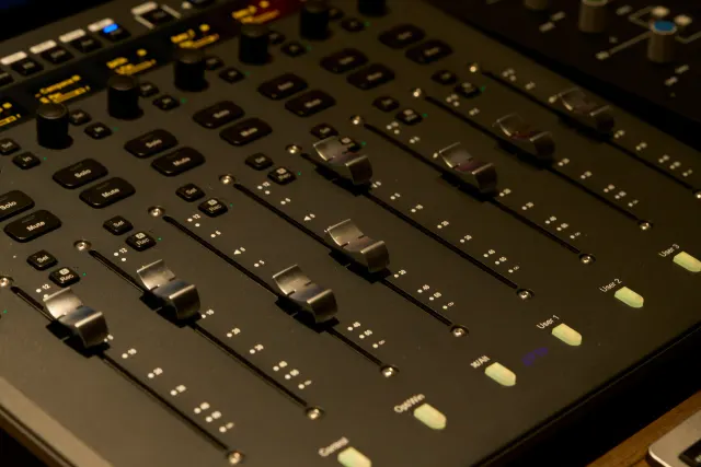 Los faders de la superficie de control
