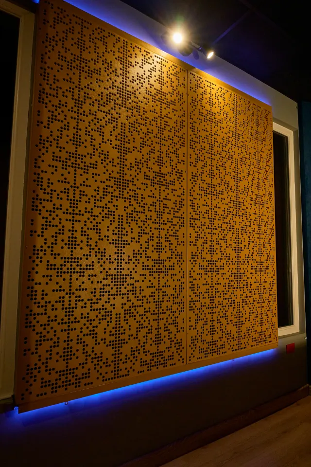 El difusor dorado de la sala de grabación