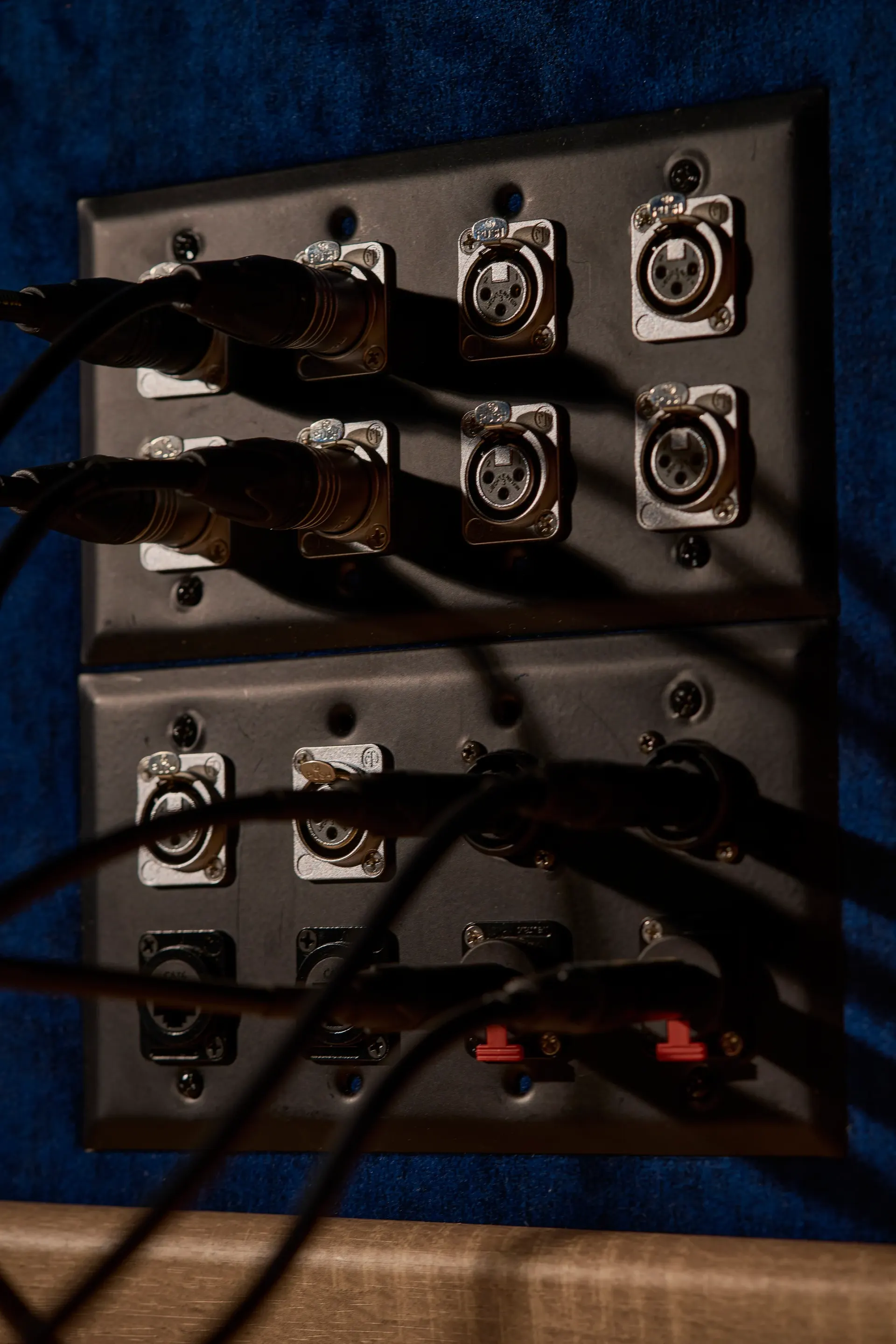 Conexiones de audio en el patch panel de Sonnet Sound Studio