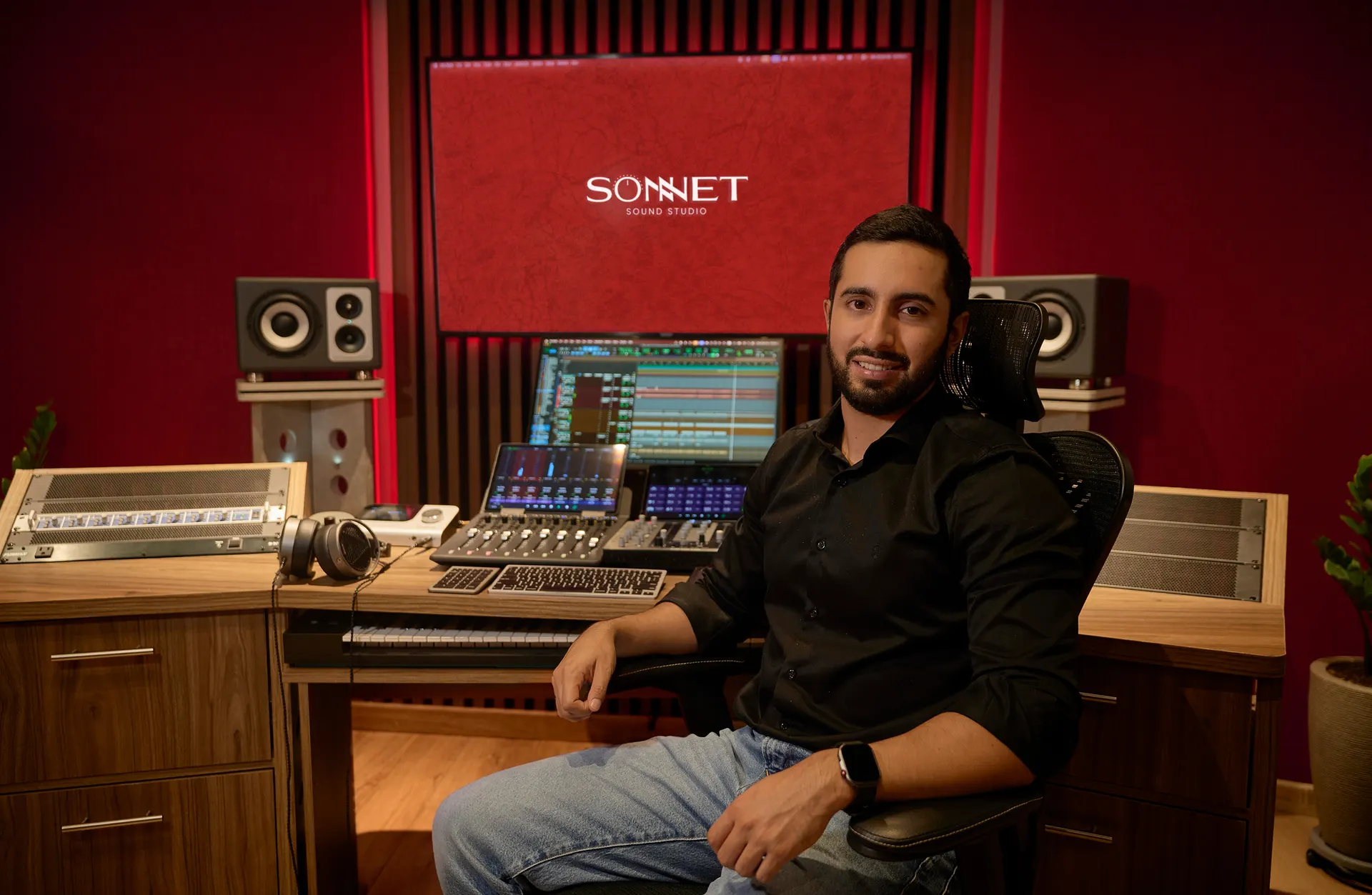 Santiago Blanco en la sala de control de Sonnet Sound Studio